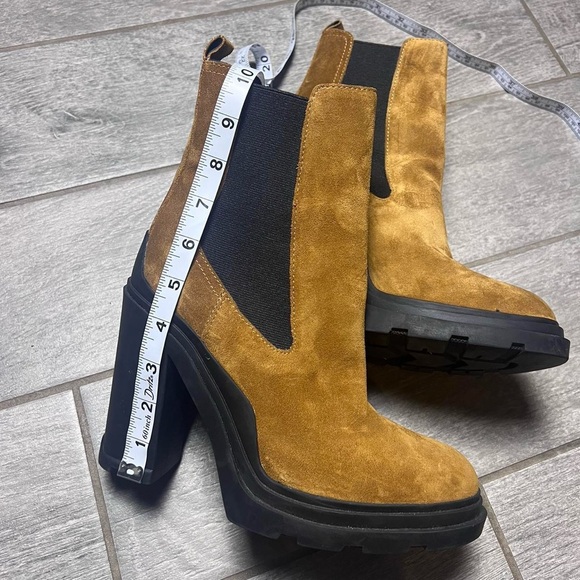 Marc Fisher Genuine Cognac Suede Platform boots! Size 8 - Picture 4 of 6